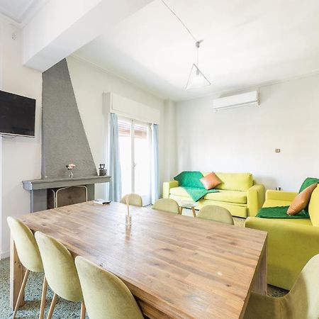 Space Paradise Apartments Atene Esterno foto